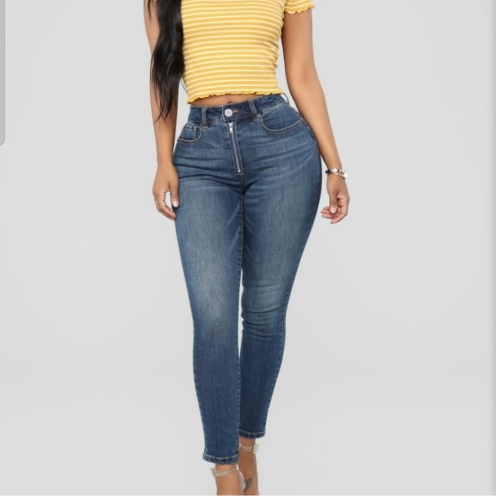 Fashion Nova Light Wash Ankle Jeans